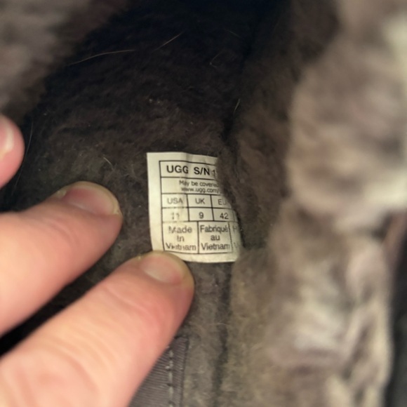 Like new UGG Classic slip on in black. - Picture 5 of 5